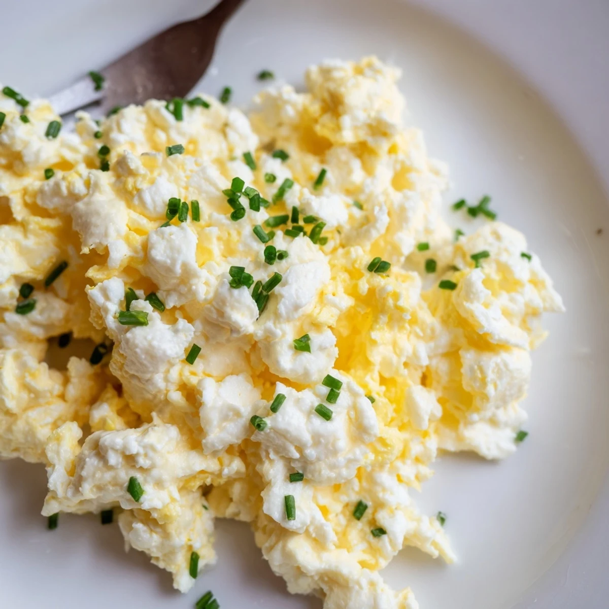 Cottage Cheese Scrambled Eggs with Chives, creamy fluffy eggs topped with toasted sourdough