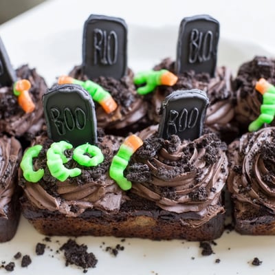 Pull Apart Graveyard Cupcakes